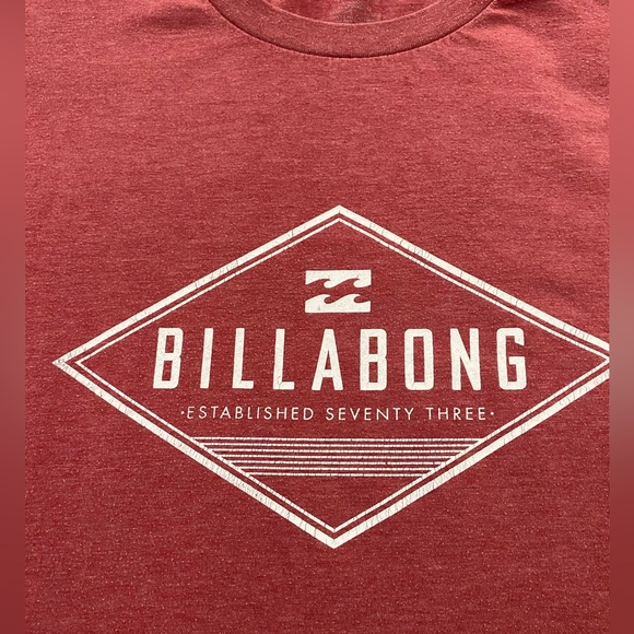 Billabong Red T-Shirt. Size Large - Picture 3 of 3